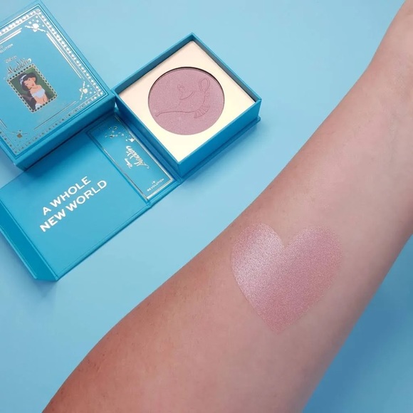 Makeup Revolution Aladdin Hilighter – Princess Jasmine - Picture 3 of 7